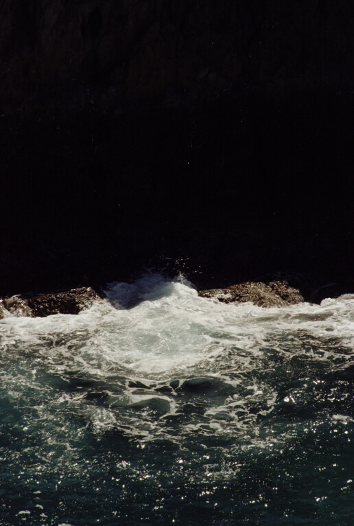 analog waves by Ambre Renard